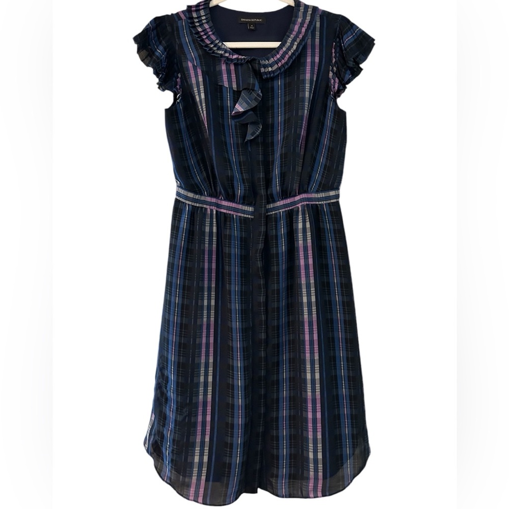 Women Banana Republic Formal Lined sleeveless dress. Button closure, Size 4.